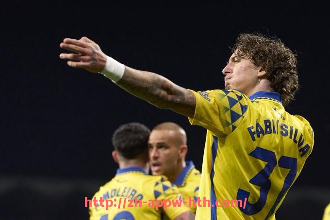 华体会hth官方网站下载-篮球运动中教练临场情绪管理是否直接影响球员心态波动